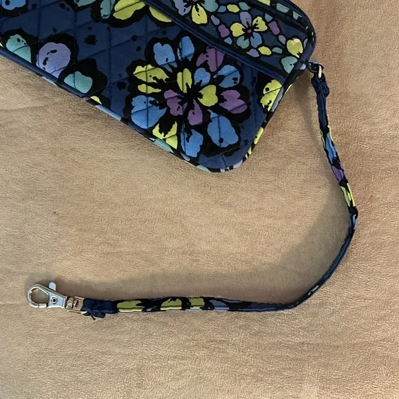 Vera Bradley Indigo Pop Expandable Wristlet Wallet, Navy/Floral, Retired - Picture 4 of 9